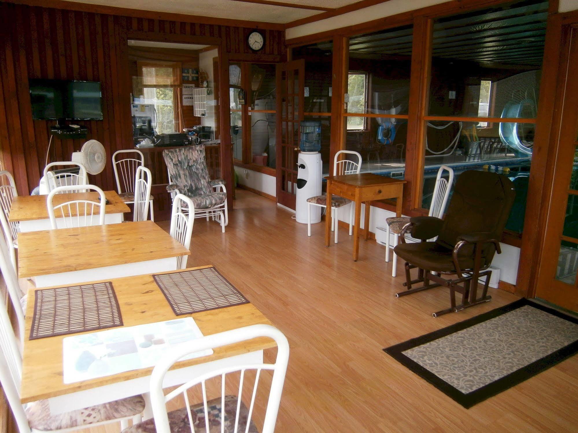 Motel de l'anse Port-Daniel Extérieur photo