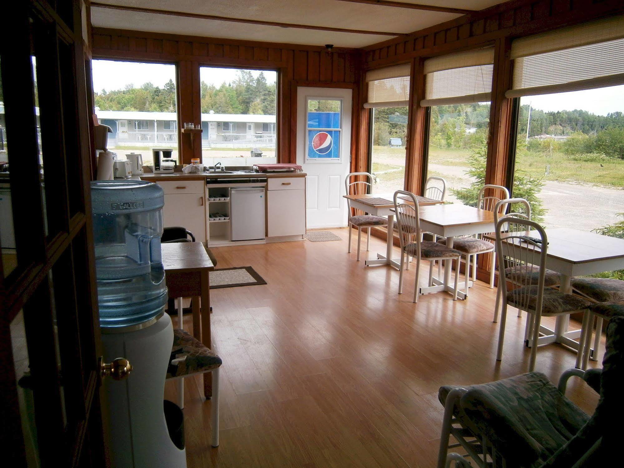 Motel de l'anse Port-Daniel Extérieur photo