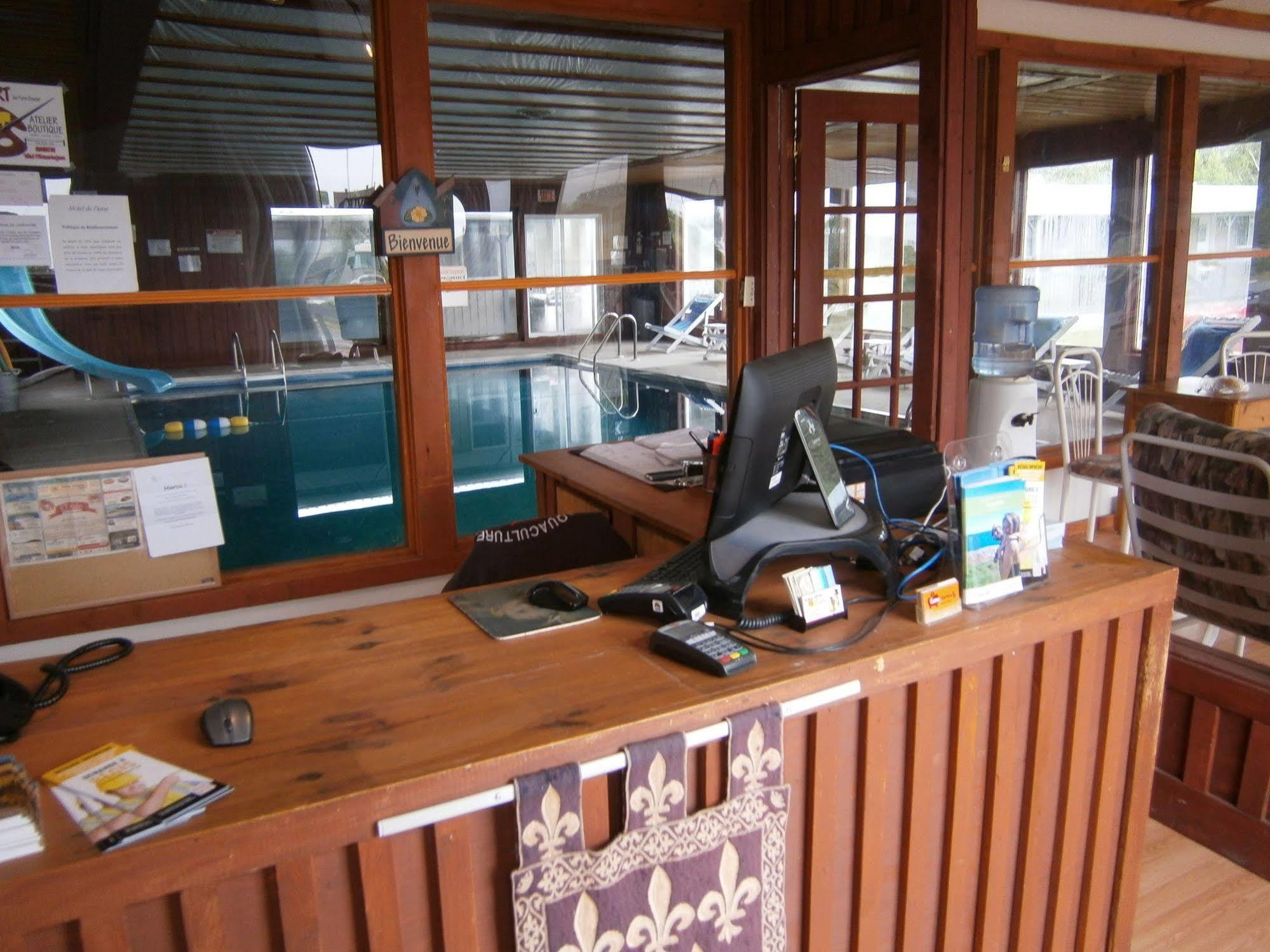Motel de l'anse Port-Daniel Extérieur photo
