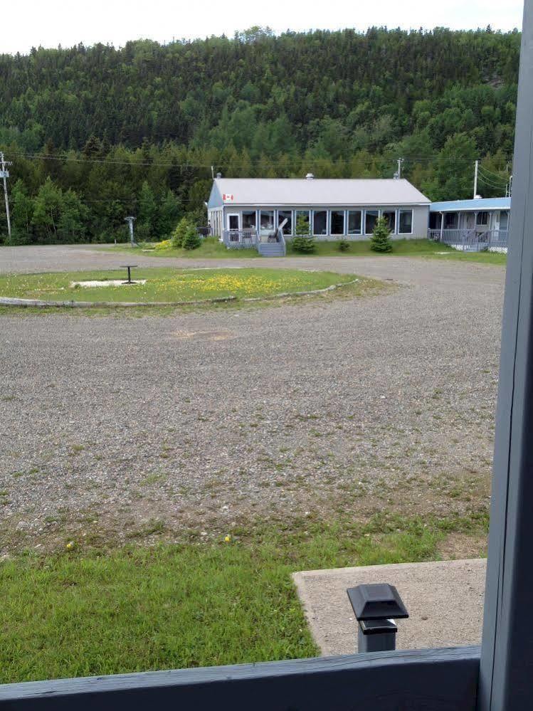 Motel de l'anse Port-Daniel Extérieur photo